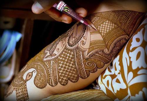 Meet The Coolest [12 Best] Bridal Mehandi Artists Of India |